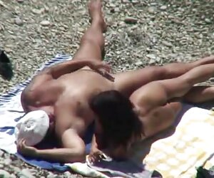 Aşk kadın boşalma pornosu ile penis okşayarak