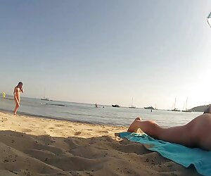 büyük memeli fışkırarak boşalma pornosu