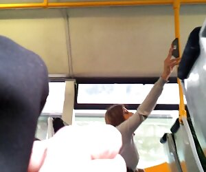 Genç ve güzel kahrolası içinde the banyo lezbiyen boşalması